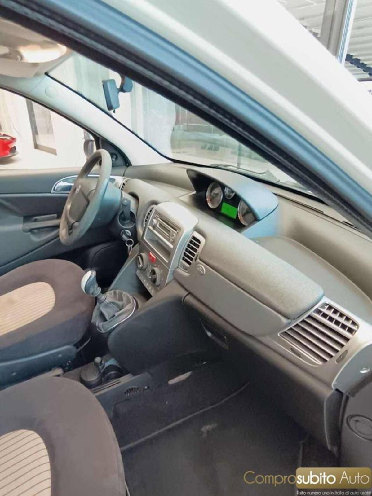 Lancia Ypsilon 1.2 Argento (12)