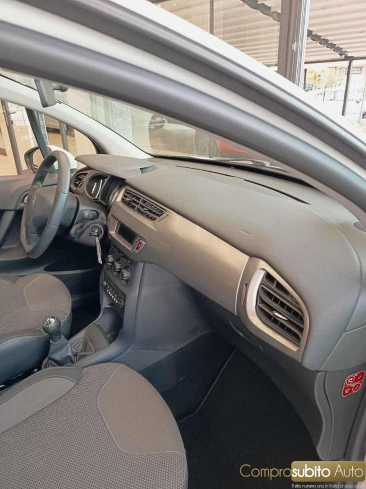 Citroen C3 1.2 e-VTi 82 ETG airdream Exclusive (10)