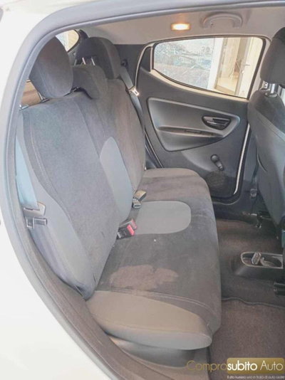 Lancia Ypsilon 1.2 69 CV 5 porte Platinum (10)
