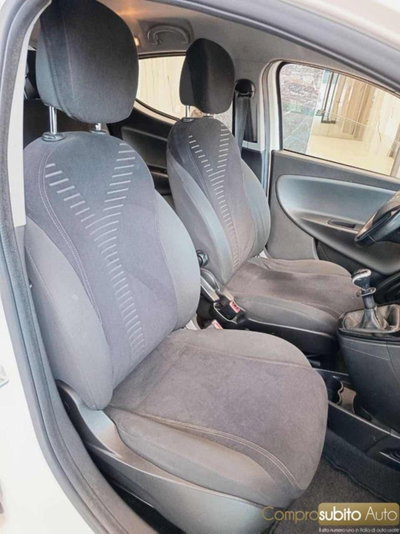 Lancia Ypsilon 1.2 69 CV 5 porte Platinum (11)