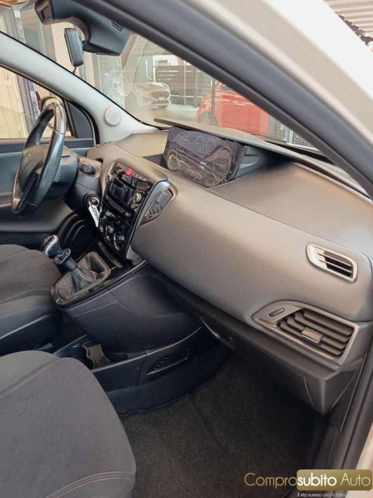 Lancia Ypsilon 1.2 69 CV 5 porte Platinum (12)