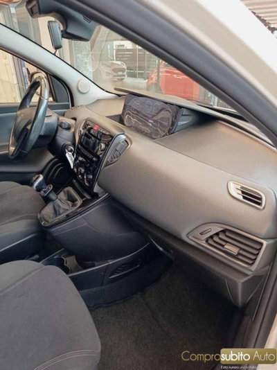 Lancia Ypsilon 1.2 69 CV 5 porte Platinum (12)