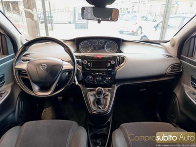 Lancia Ypsilon 1.2 69 CV 5 porte Platinum (15)