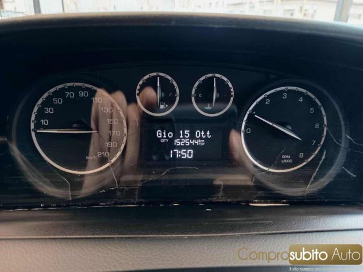 Lancia Ypsilon 1.2 69 CV 5 porte Platinum (17)