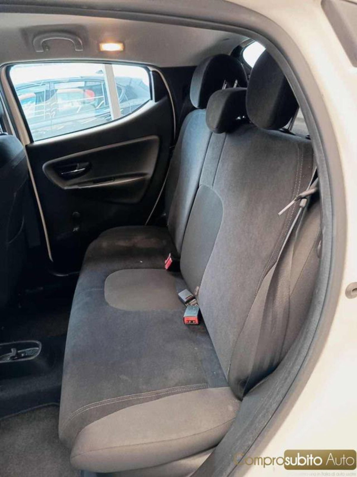 Lancia Ypsilon 1.2 69 CV 5 porte Platinum (9)