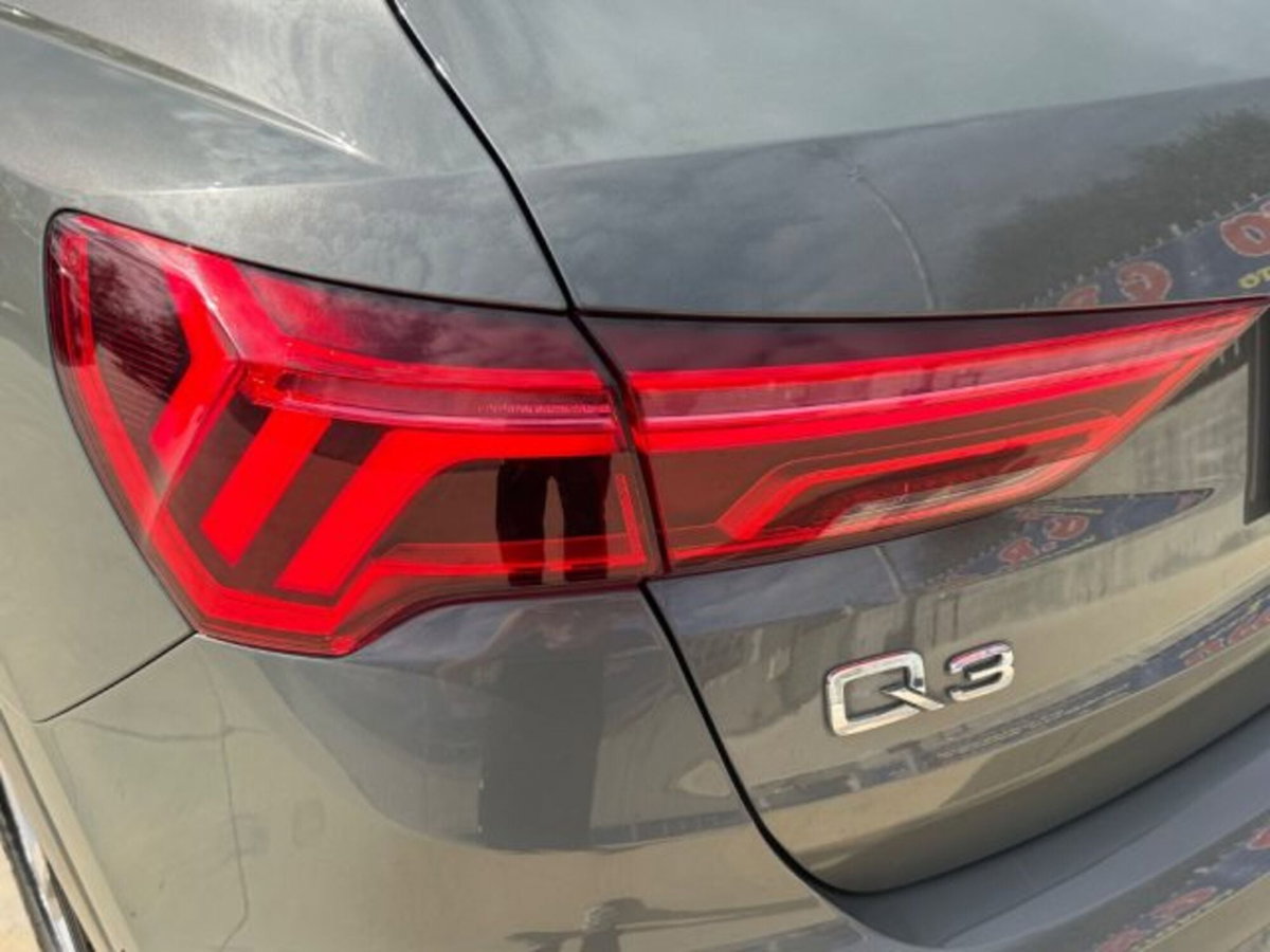 Audi Q3 35 TDI Business (13)