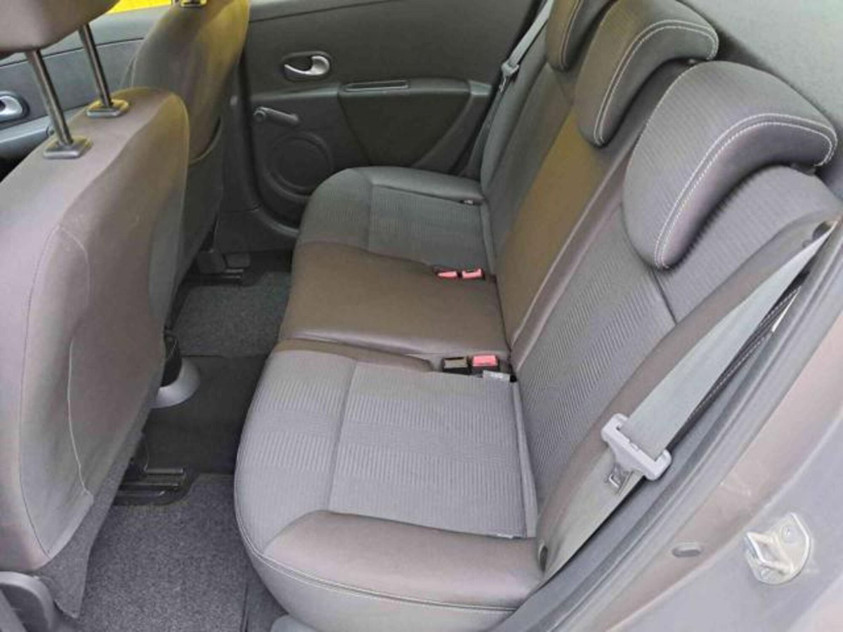 Renault Clio 1.2 16V 5 porte Luxe (19)