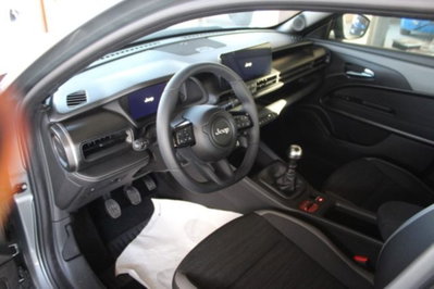 Jeep Avenger 1.2 turbo 85th Anniversary fwd 100cv (8)
