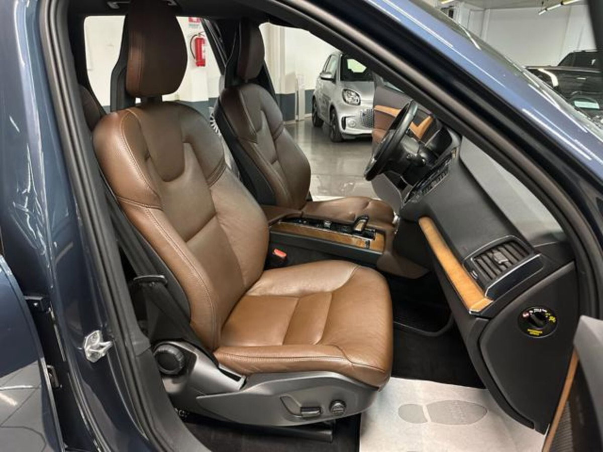 Volvo XC90 B5 (d) AWD Geartronic Momentum Pro (10)