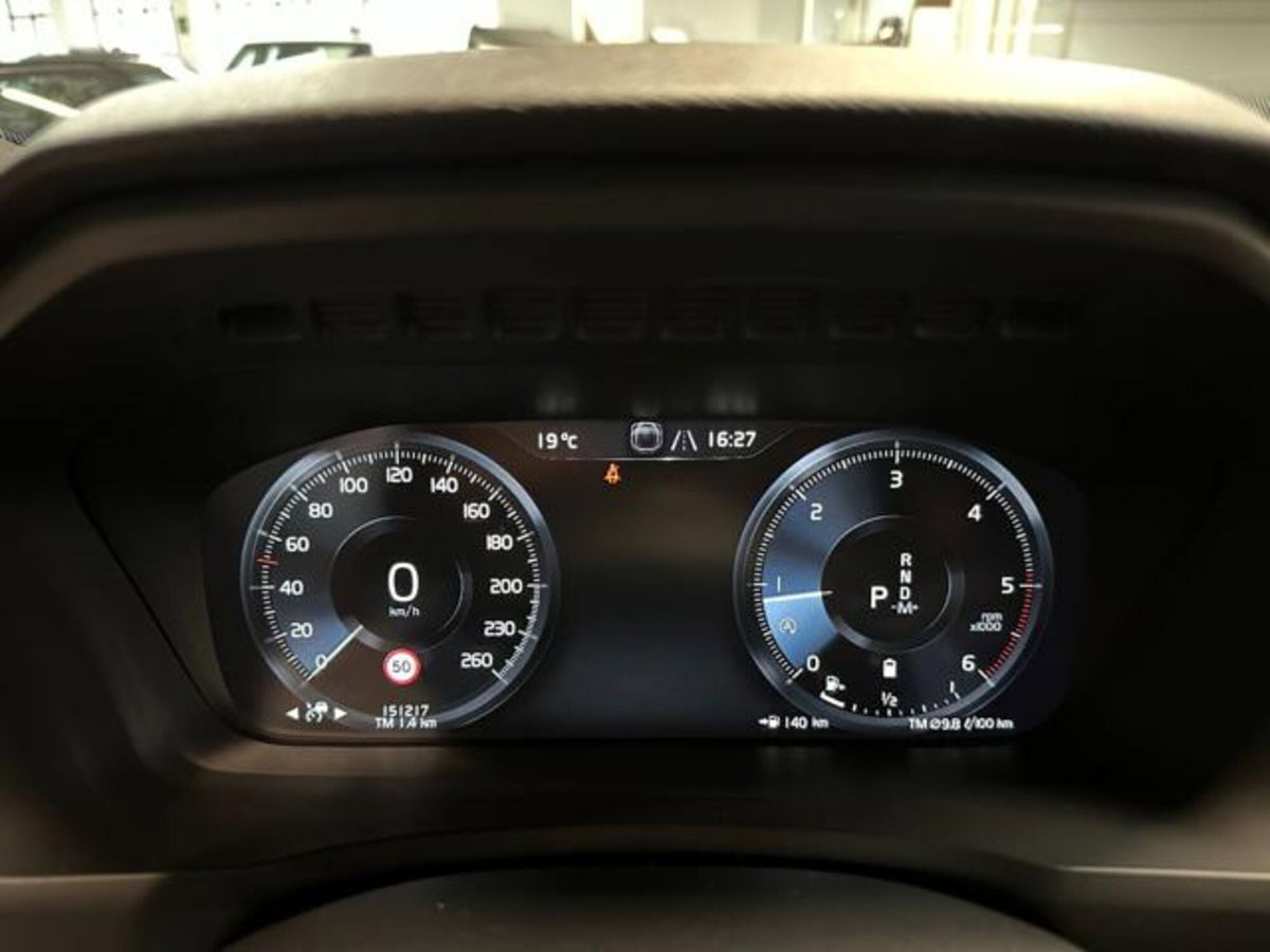 Volvo XC90 B5 (d) AWD Geartronic Momentum Pro (7)