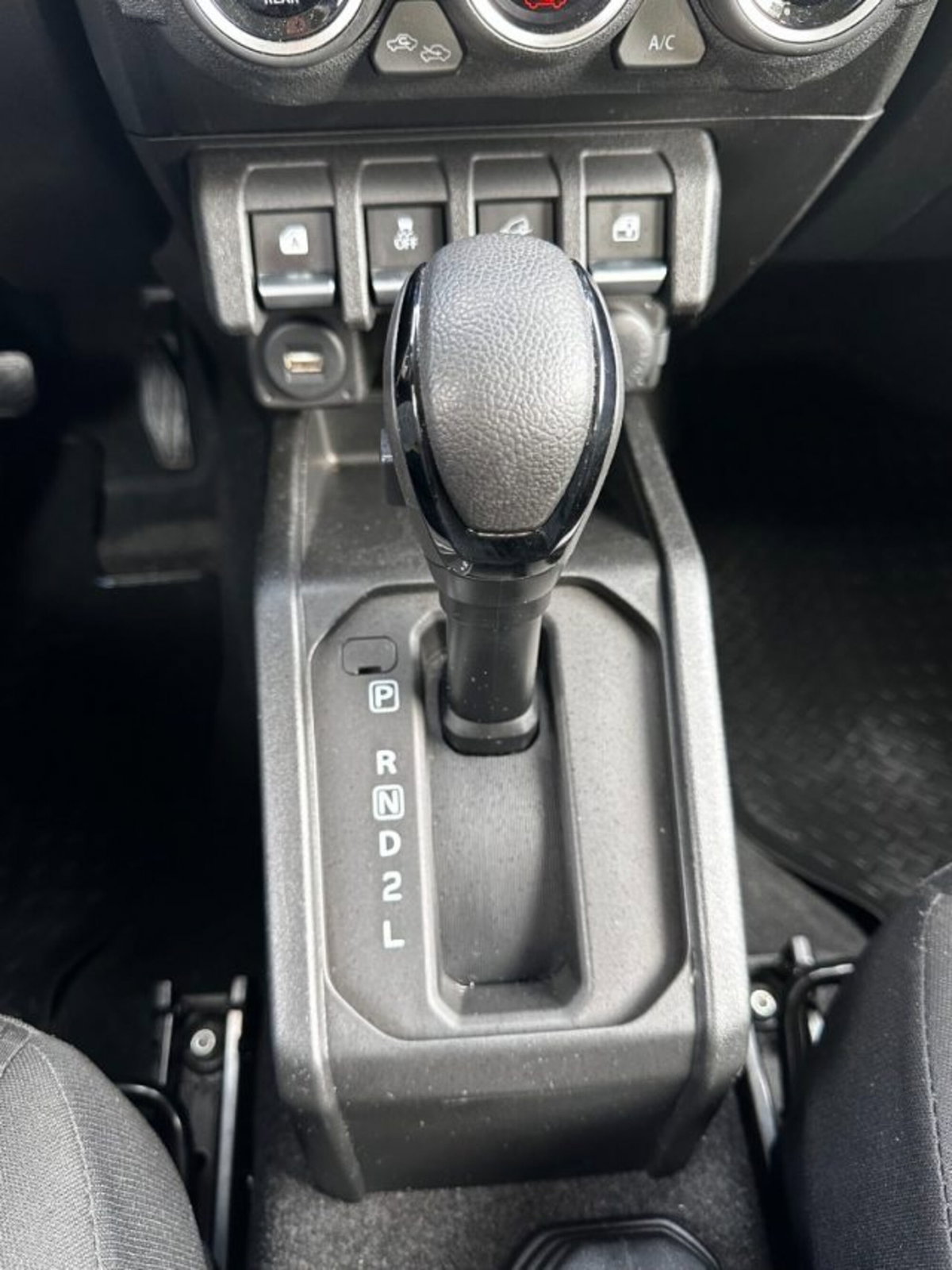 Suzuki Jimny 1.5 5MT Top (11)