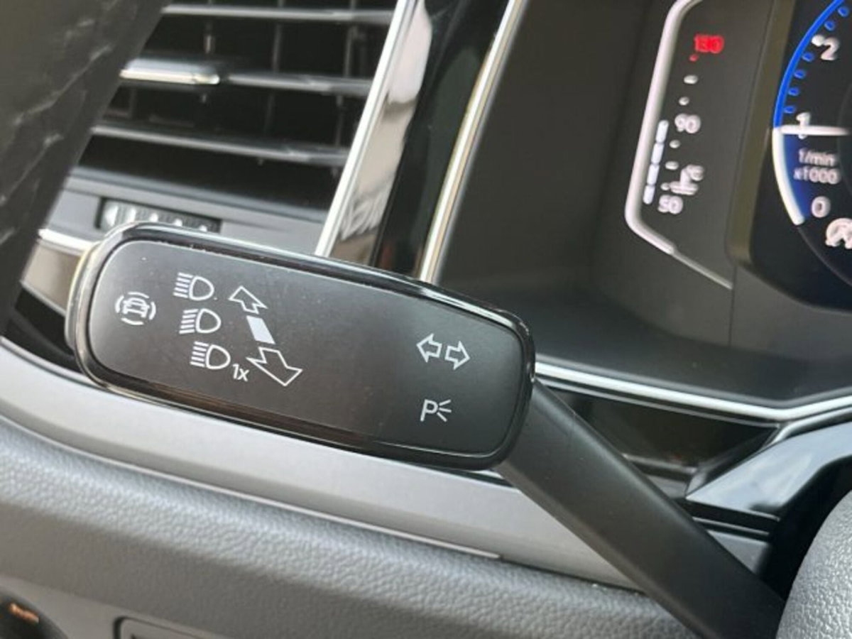 Volkswagen Taigo 1.0 tsi R-Line 115cv (17)