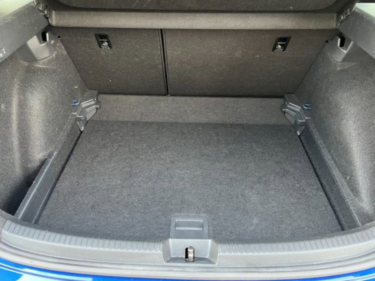 Volkswagen Taigo 1.0 tsi R-Line 115cv (7)