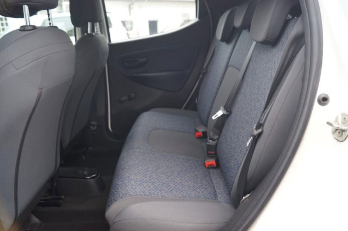 Lancia Ypsilon 1.0 FireFly 5 porte S&S Hybrid Gold Plus (13)