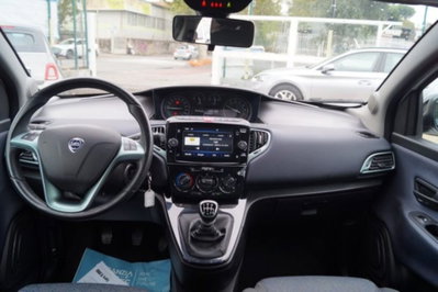 Lancia Ypsilon 1.0 FireFly 5 porte S&S Hybrid Gold Plus (14)