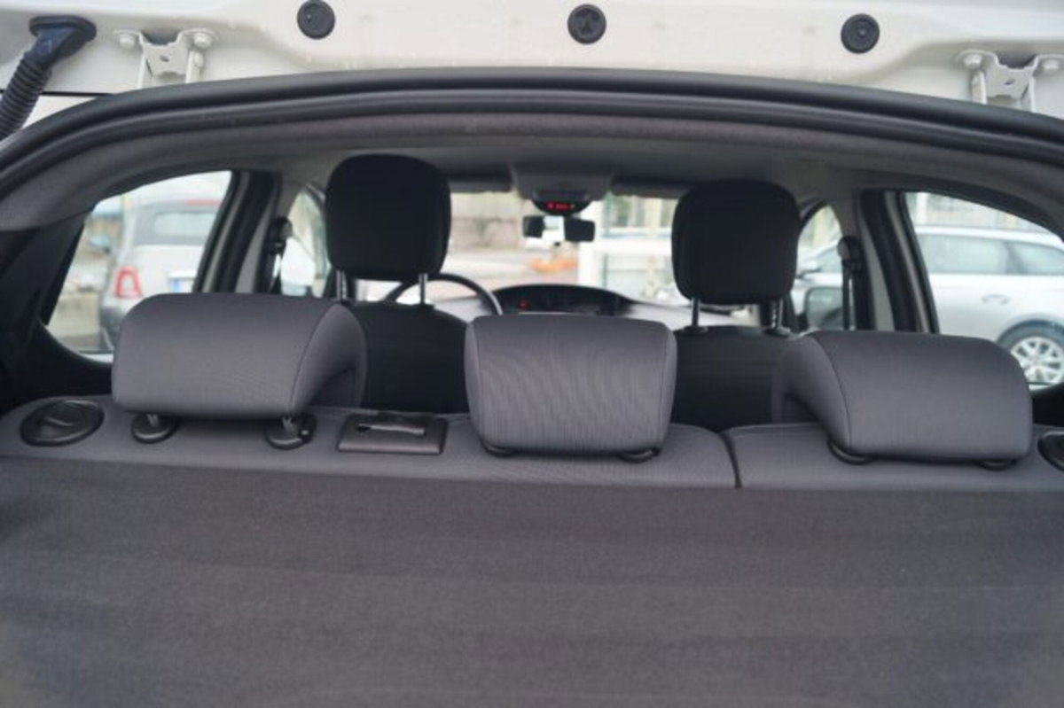Lancia Ypsilon 1.0 FireFly 5 porte S&S Hybrid Gold Plus (18)