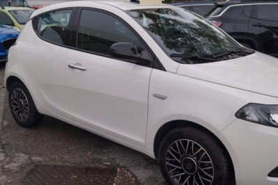 Lancia Ypsilon 1.0 FireFly 5 porte S&S Hybrid Gold Plus (3)