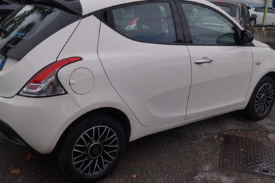 Lancia Ypsilon 1.0 FireFly 5 porte S&S Hybrid Gold Plus (4)