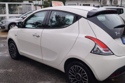 Lancia Ypsilon 1.0 FireFly 5 porte S&S Hybrid Gold Plus (6)