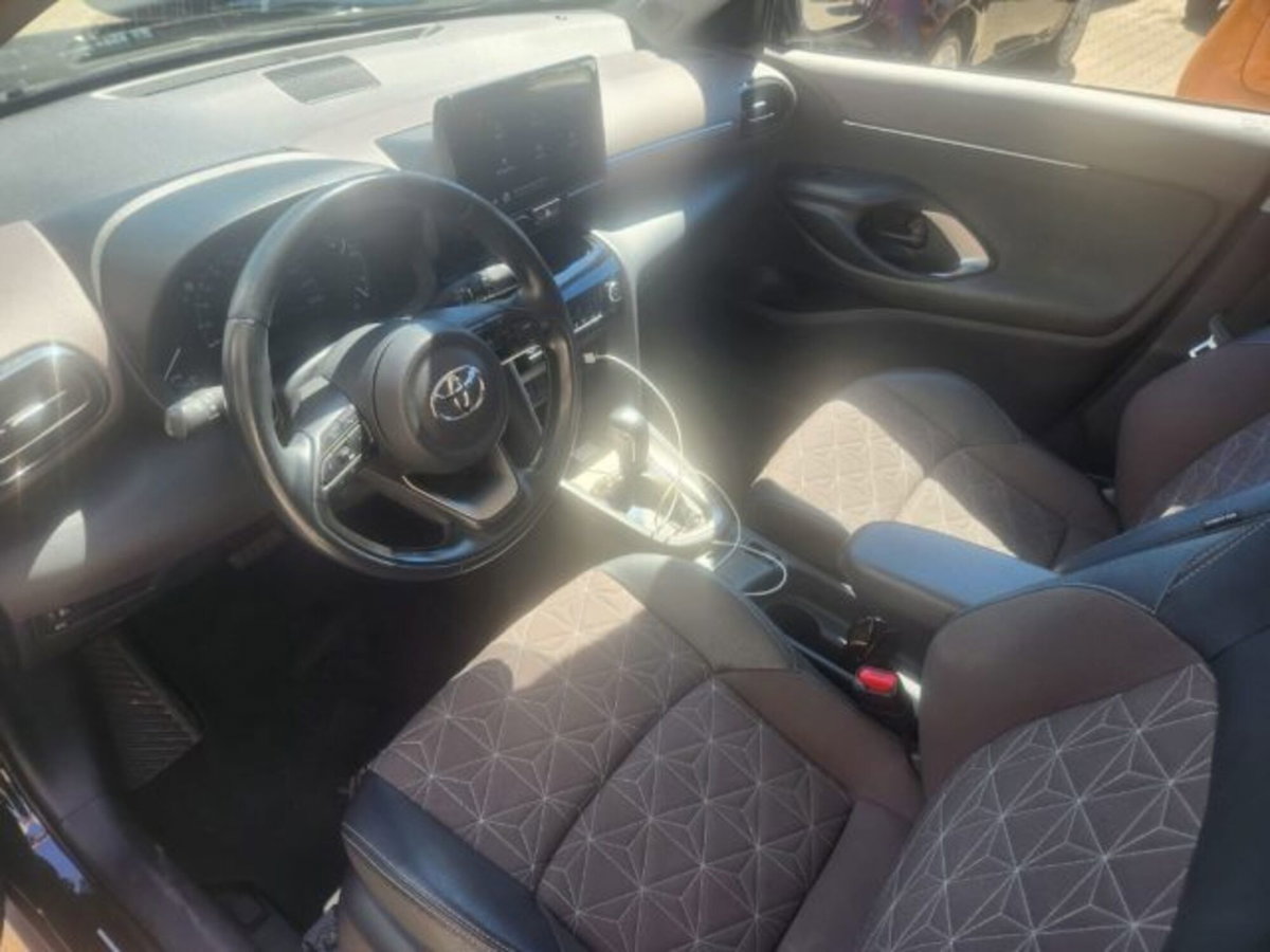 Toyota Yaris Cross 1.5 Hybrid 5p. E-CVT AWD-i Lounge (10)