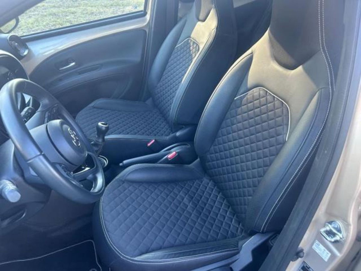 Toyota Aygo X 1.0 VVT-i 72 CV 5 porte Limited Air (8)