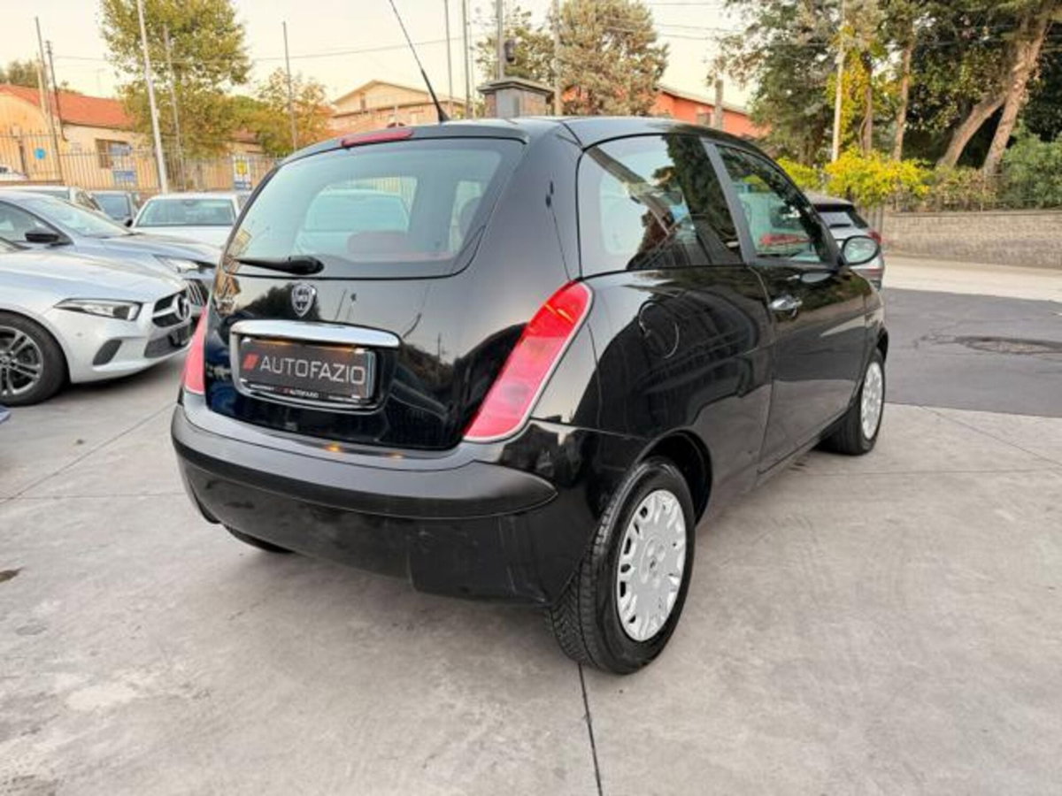 Lancia Ypsilon 16V Oro (12)
