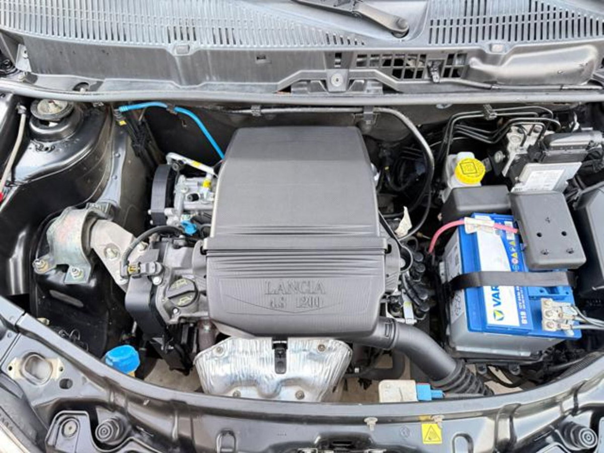 Lancia Ypsilon 16V Oro (18)