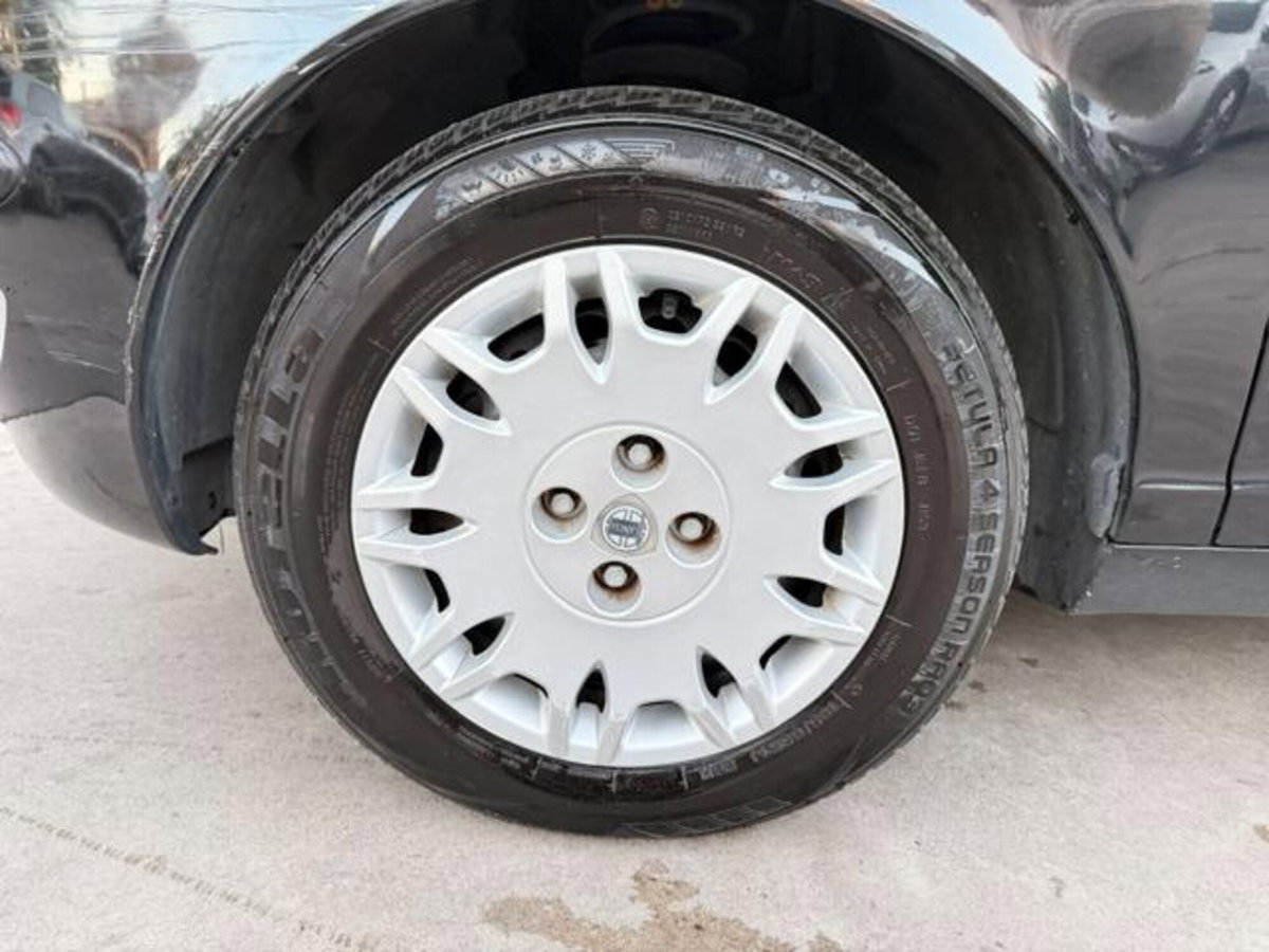 Lancia Ypsilon 16V Oro (4)
