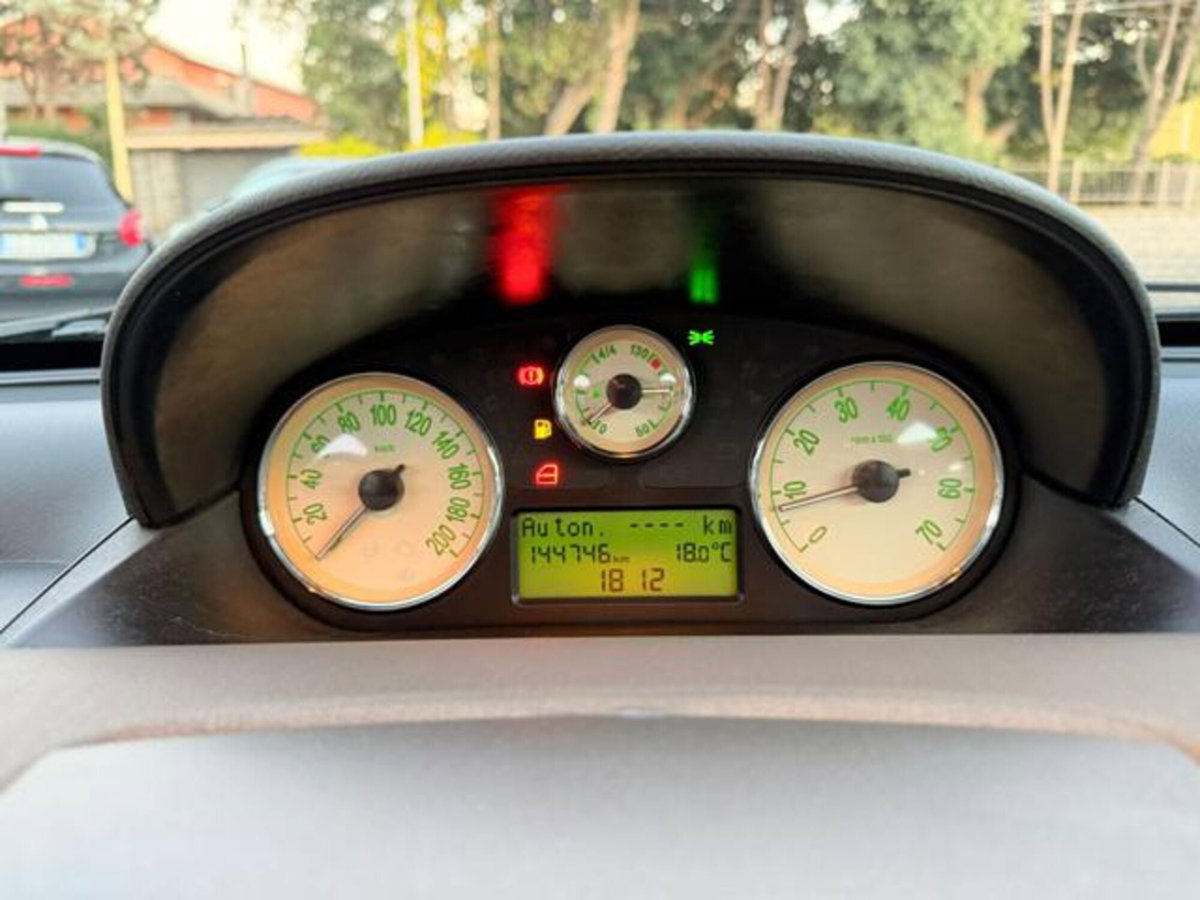 Lancia Ypsilon 16V Oro (9)