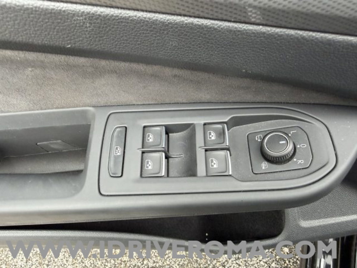 Volkswagen Golf Variant 2.0 tdi Style 150cv dsg (16)
