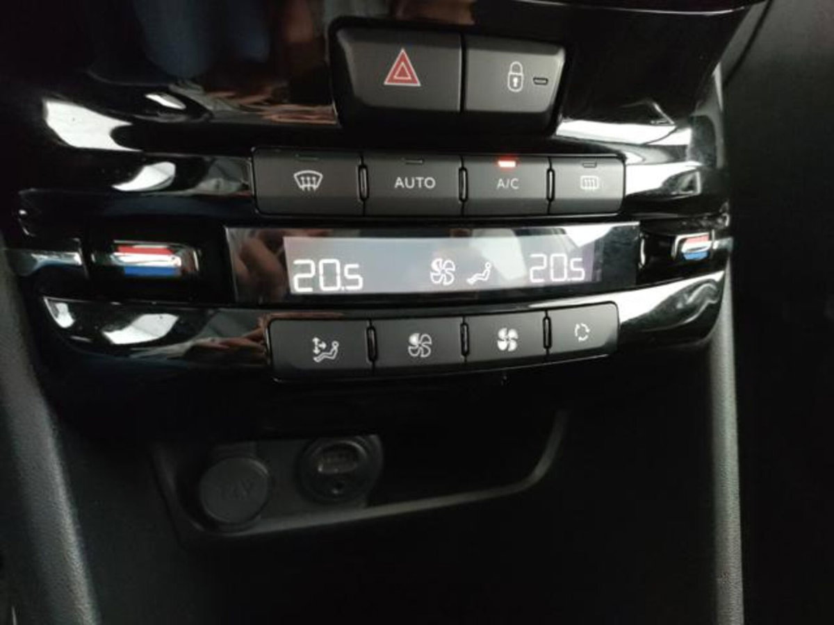 Peugeot 2008 100 S&S Allure (14)