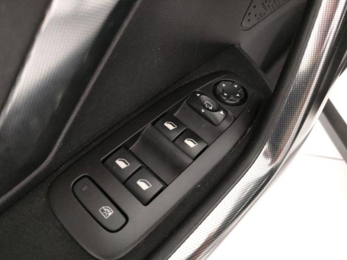 Peugeot 2008 100 S&S Allure (17)