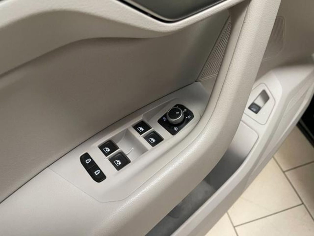 Volkswagen Touareg 3.0 V6 tdi scr R-Line Final Edition 231cv auto (10)