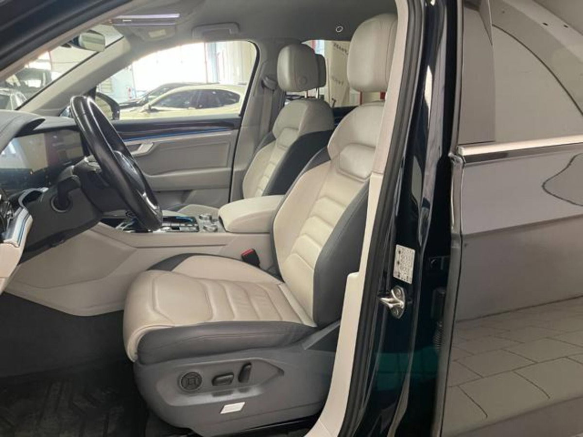 Volkswagen Touareg 3.0 V6 tdi scr R-Line Final Edition 231cv auto (12)