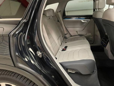 Volkswagen Touareg 3.0 V6 tdi scr R-Line Final Edition 231cv auto (18)