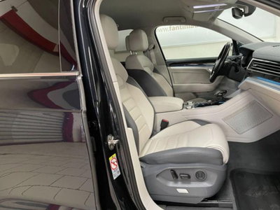 Volkswagen Touareg 3.0 V6 tdi scr R-Line Final Edition 231cv auto (19)