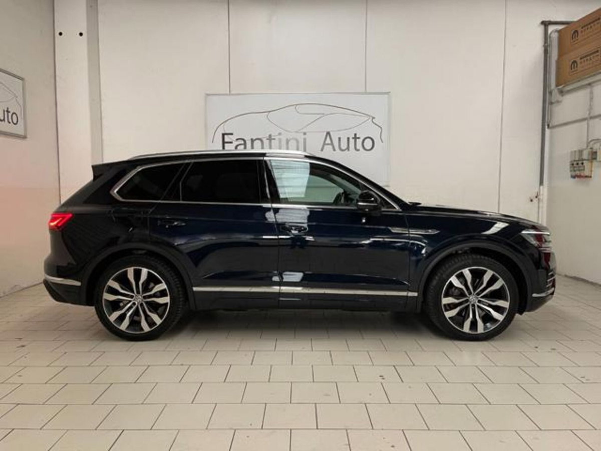 Volkswagen Touareg 3.0 V6 tdi scr R-Line Final Edition 231cv auto (2)
