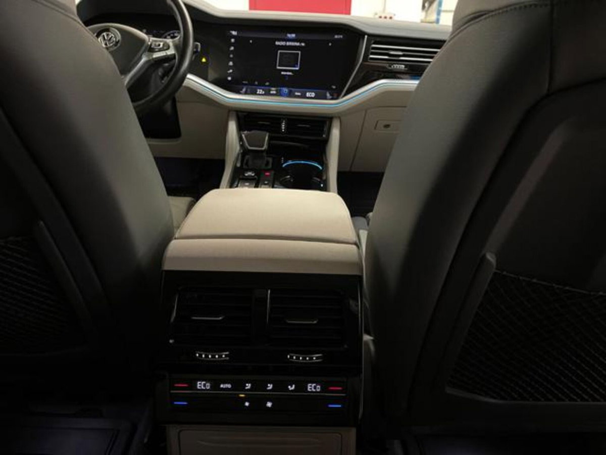 Volkswagen Touareg 3.0 V6 tdi scr R-Line Final Edition 231cv auto (20)