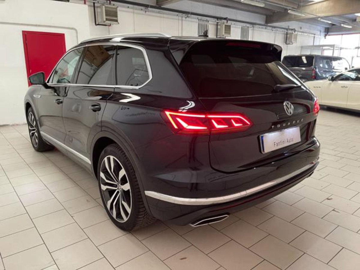 Volkswagen Touareg 3.0 V6 tdi scr R-Line Final Edition 231cv auto (5)