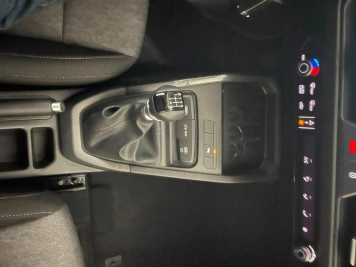 Kia Stonic 1.0 t-gdi mhev Urban 100cv dct (14)