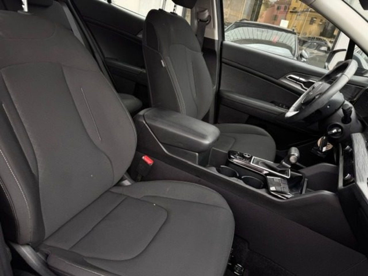 Kia Sportage 1.6 TGDi MHEV DCT Business (13)