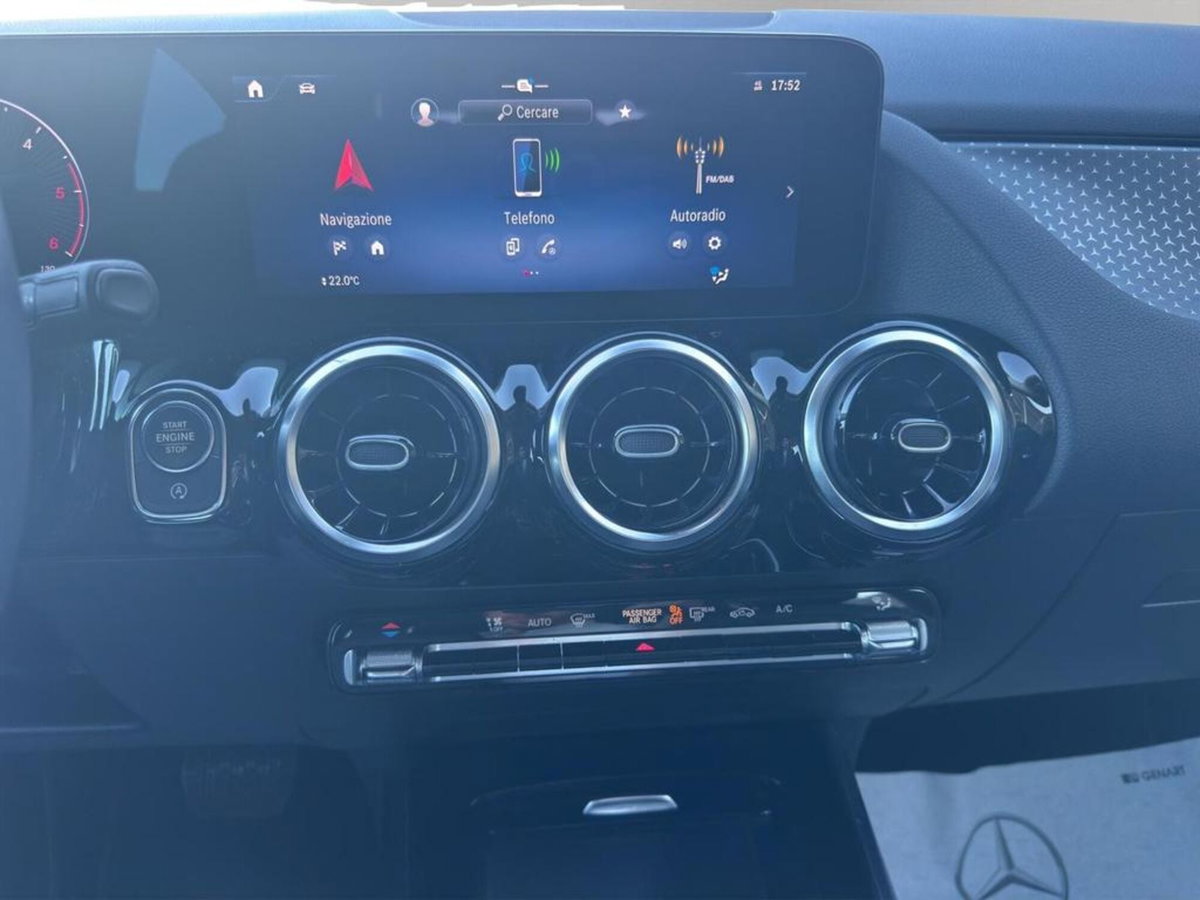 Mercedes-Benz GLA SUV 200 d Progressive Advanced auto (14)