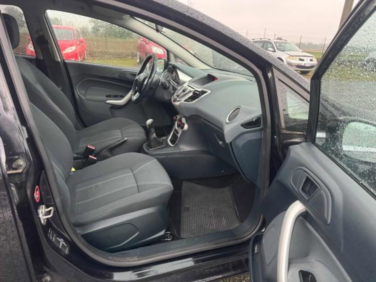 Ford Fiesta 1.4 TDCi 70CV 5 porte Titanium (11)