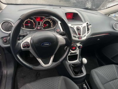 Ford Fiesta 1.4 TDCi 70CV 5 porte Titanium (14)