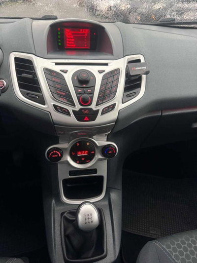 Ford Fiesta 1.4 TDCi 70CV 5 porte Titanium (16)