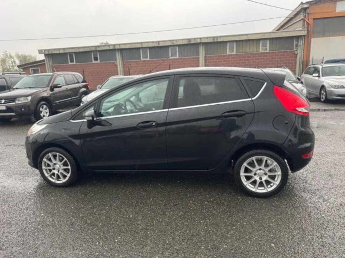 Ford Fiesta 1.4 TDCi 70CV 5 porte Titanium (8)