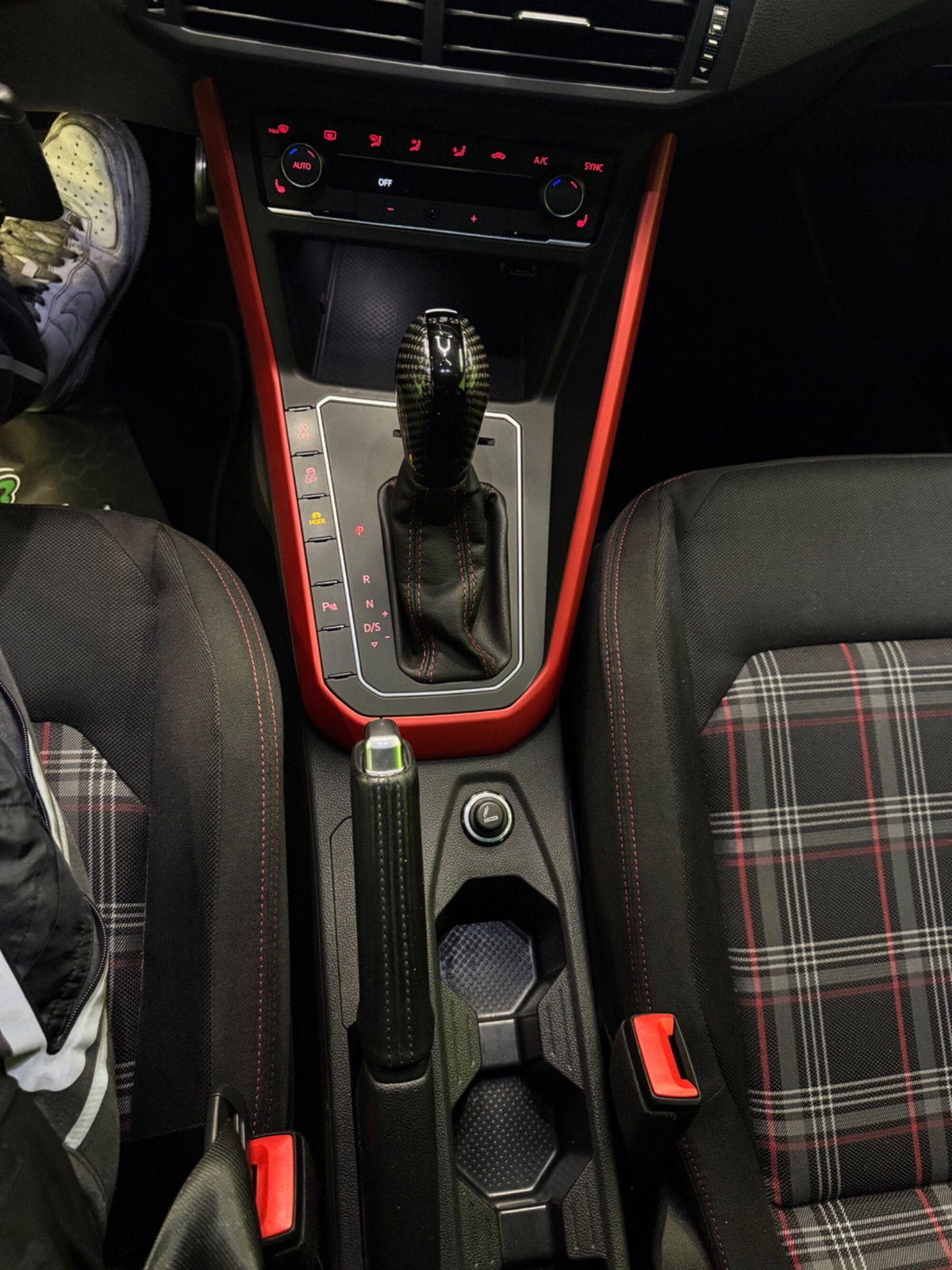 Volkswagen Polo 2.0 TSI DSG GTI BlueMotion Technology (17)