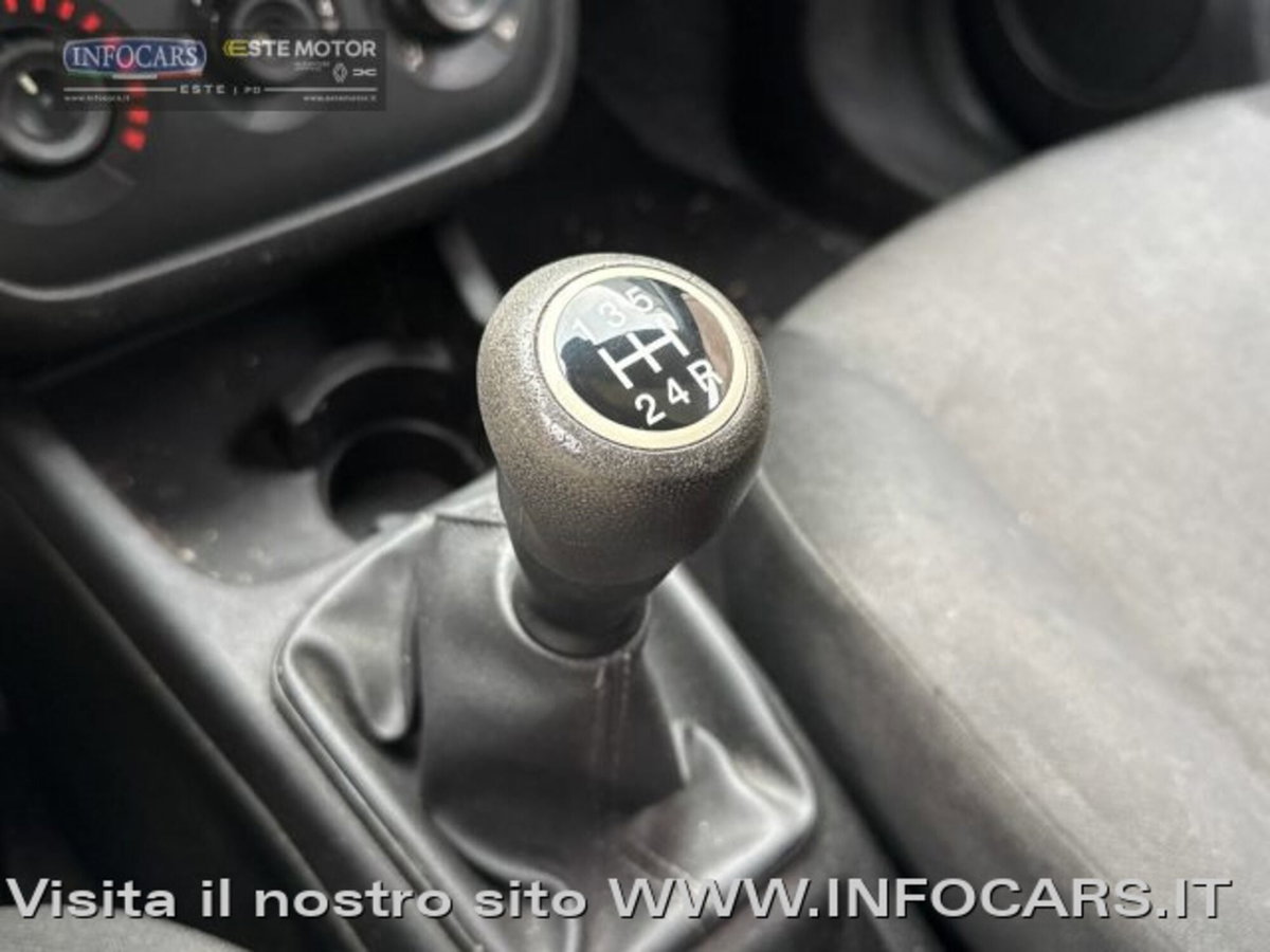 Fiat Punto 1.3 MJT II 75 CV 5 porte Street (13)