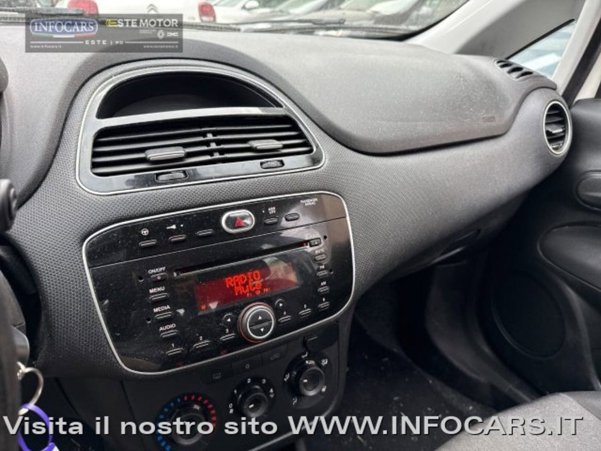 Fiat Punto 1.3 MJT II 75 CV 5 porte Street (9)