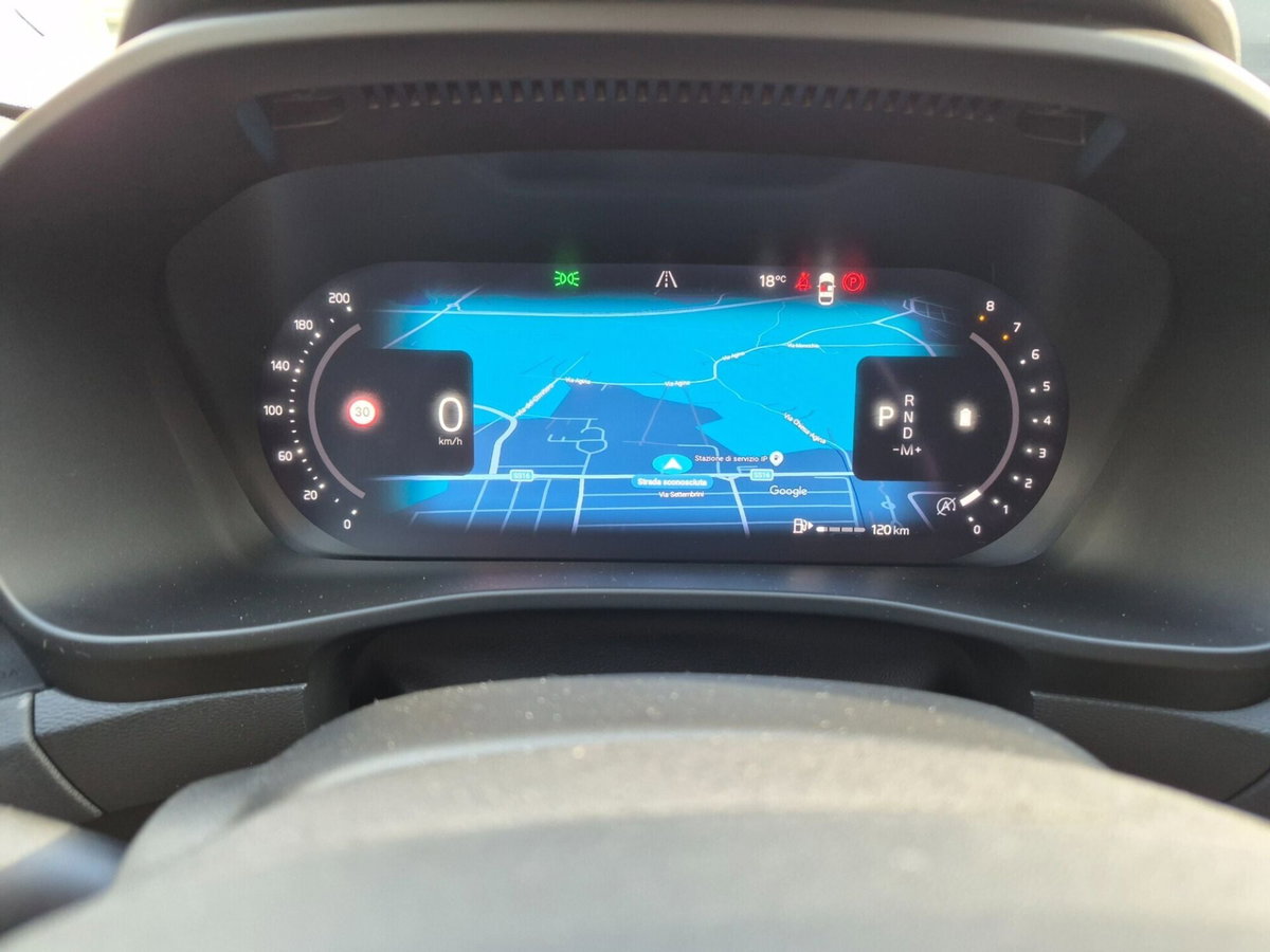 Volvo XC40 B3 automatico Essential (16)